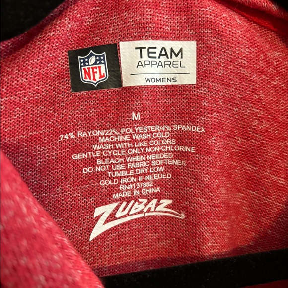 NFL - Buccaneers Red Hoodie - M - Picture 3 of 4